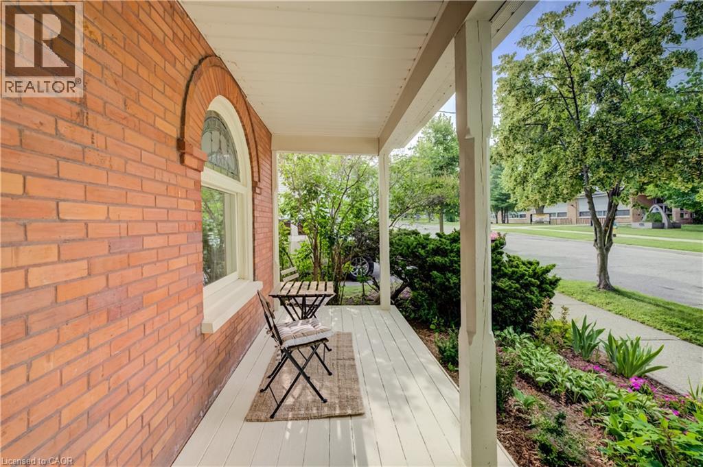 25 Central Street, Waterloo, Ontario  N2L 3A5 - Photo 5 - 40859014