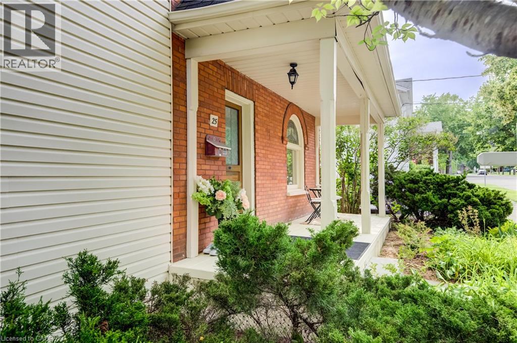 25 Central Street, Waterloo, Ontario  N2L 3A5 - Photo 6 - 40859014