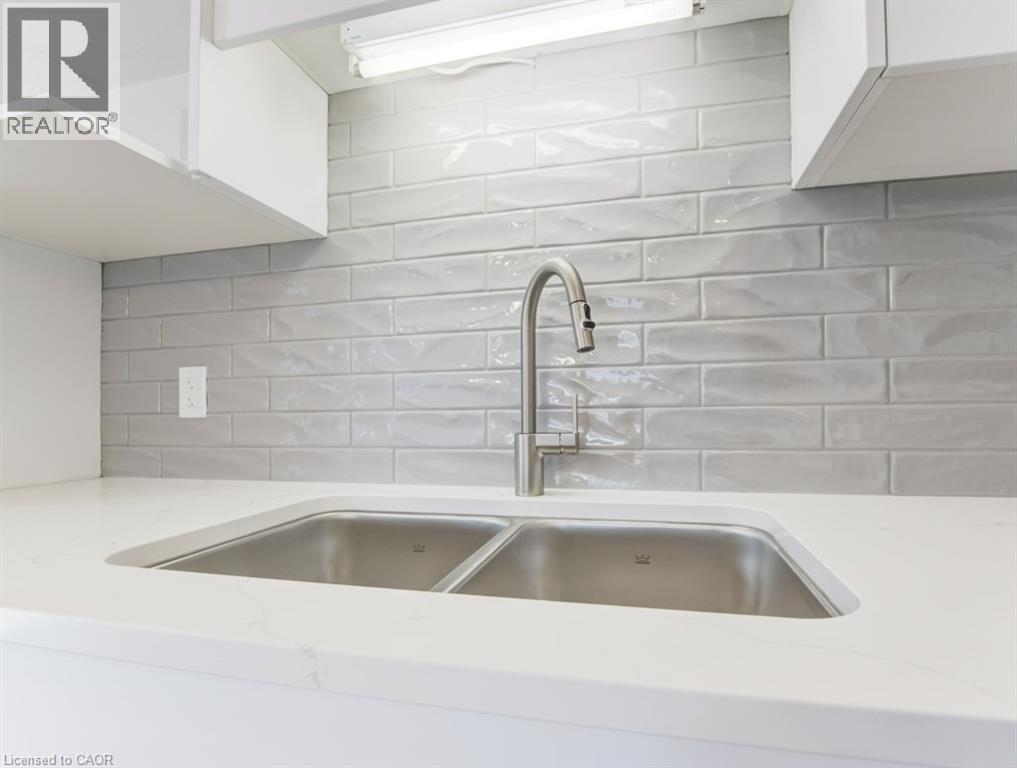686 Benninger Drive, Kitchener, Ontario  N2E 0H8 - Photo 15 - 40861139