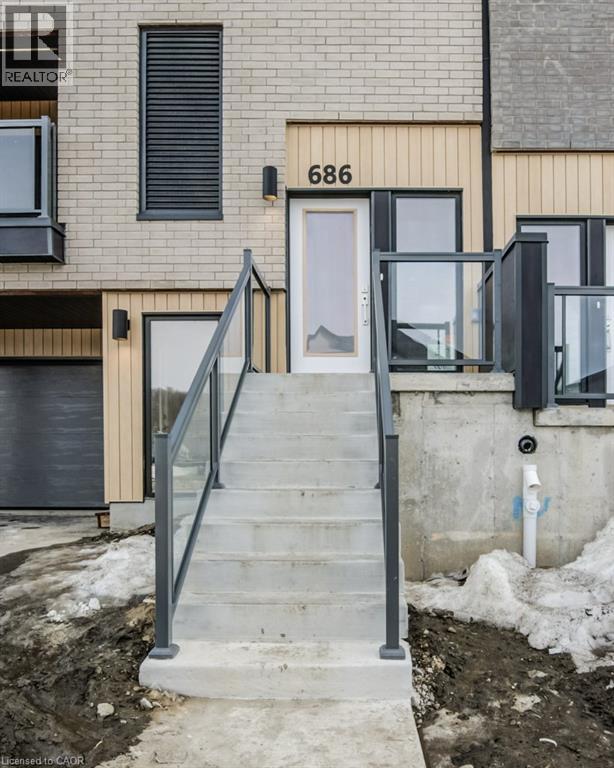 686 Benninger Drive, Kitchener, Ontario  N2E 0H8 - Photo 5 - 40861139