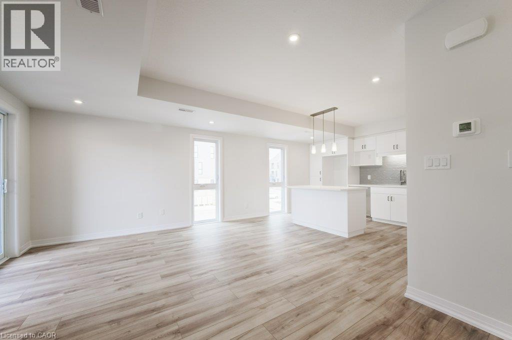 686 Benninger Drive, Kitchener, Ontario  N2E 0H8 - Photo 8 - 40861139