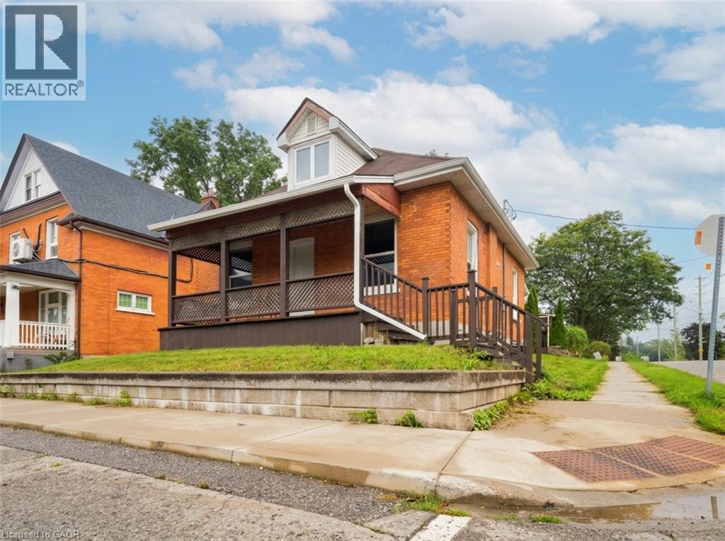 157 Dawson Street, Waterloo, Ontario  N2L 1R9 - Photo 2 - 40862405