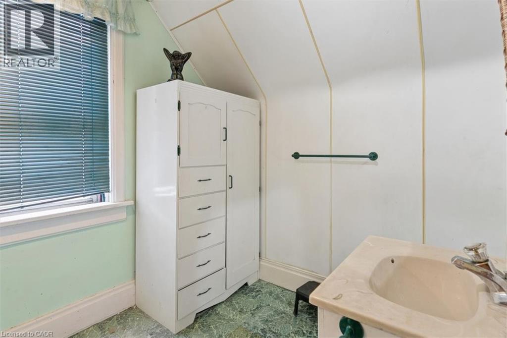427 Duke Street W, Kitchener, Ontario  N2H 3Y6 - Photo 19 - 40862461