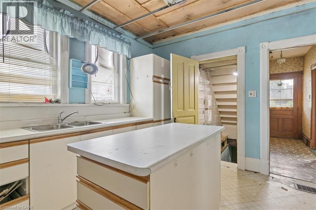 427 Duke Street W, Kitchener, Ontario  N2H 3Y6 - Photo 7 - 40862461