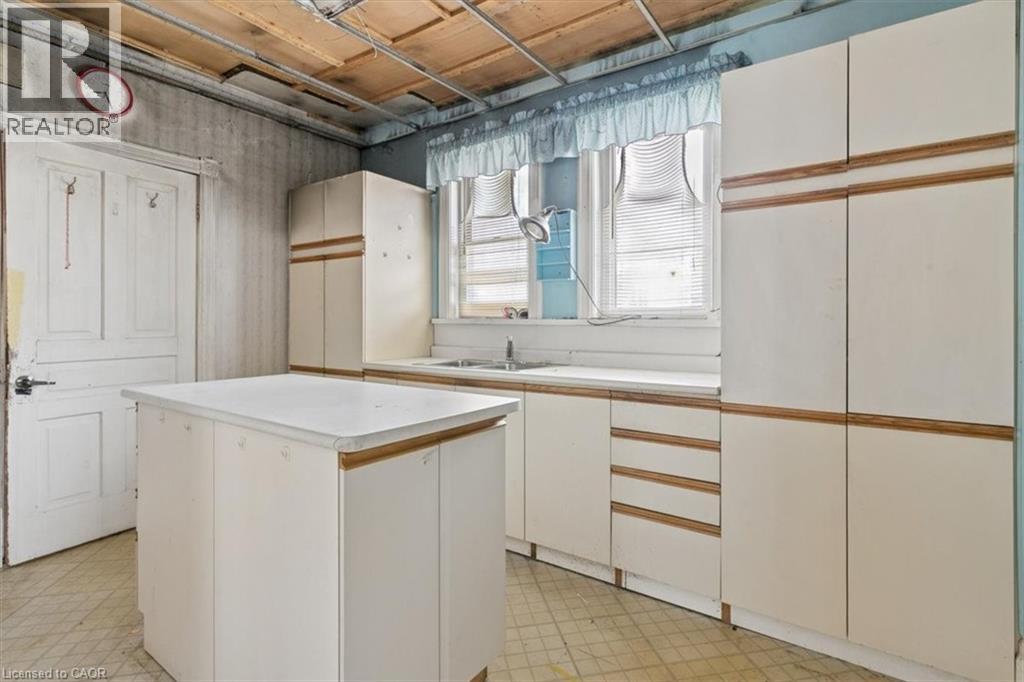427 Duke Street W, Kitchener, Ontario  N2H 3Y6 - Photo 8 - 40862461