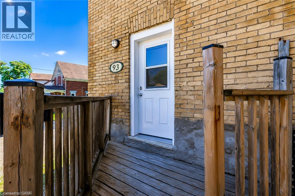 93 Lancaster Street W, Kitchener, Ontario  N2H 4T3 - Photo 3 - 40863097