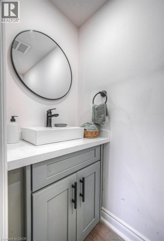 30 Dunbar Road S, Waterloo, Ontario  N2L 2E3 - Photo 18 - 40863408