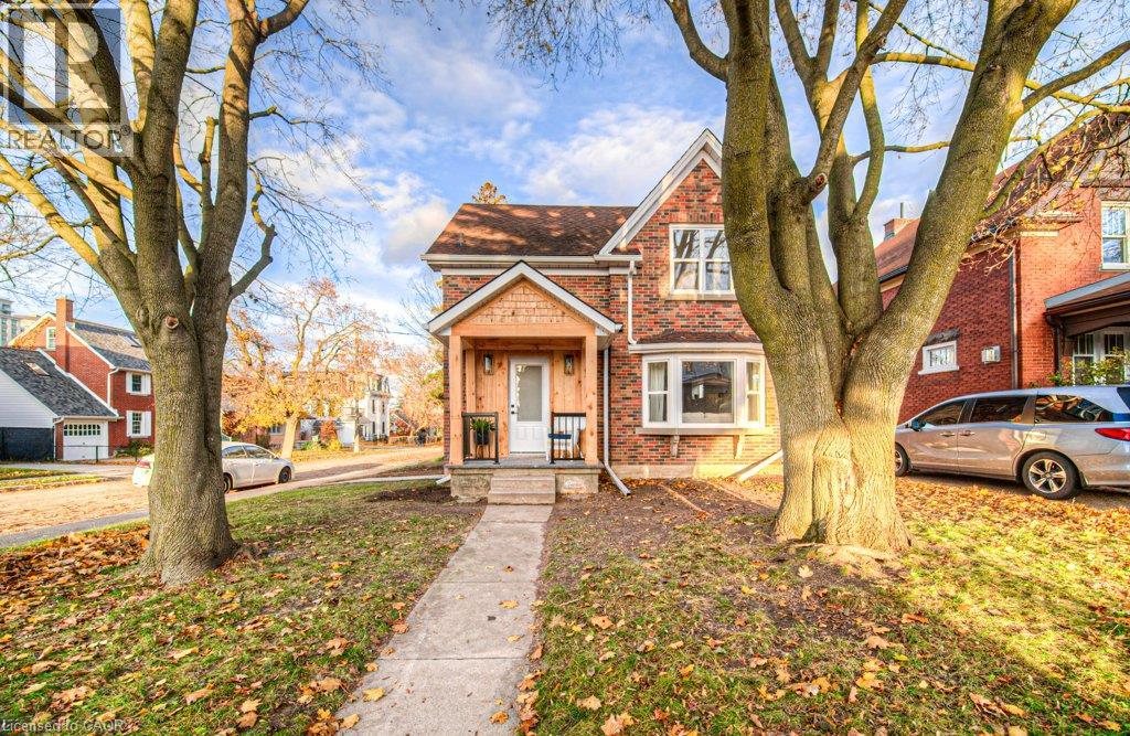 30 Dunbar Road S, Waterloo, Ontario  N2L 2E3 - Photo 2 - 40863408