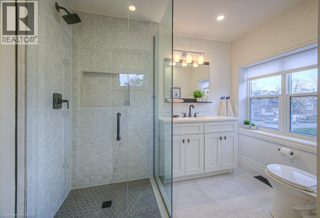 30 Dunbar Road S, Waterloo, Ontario  N2L 2E3 - Photo 24 - 40863408