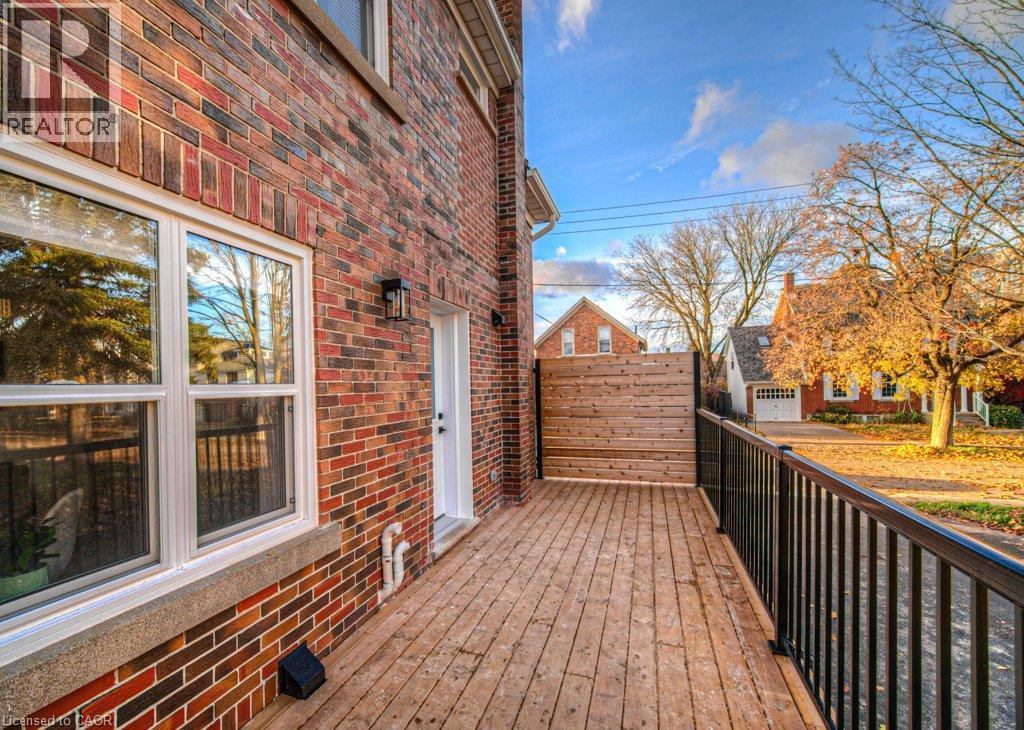 30 Dunbar Road S, Waterloo, Ontario  N2L 2E3 - Photo 34 - 40863408