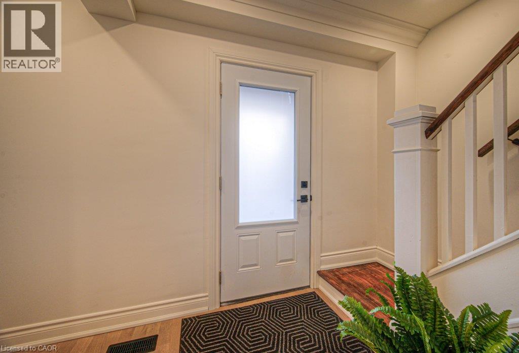 30 Dunbar Road S, Waterloo, Ontario  N2L 2E3 - Photo 8 - 40863408