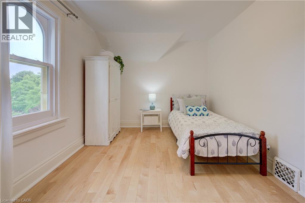 25 Central Street, Waterloo, Ontario  N2L 3A5 - Photo 37 - 40863709