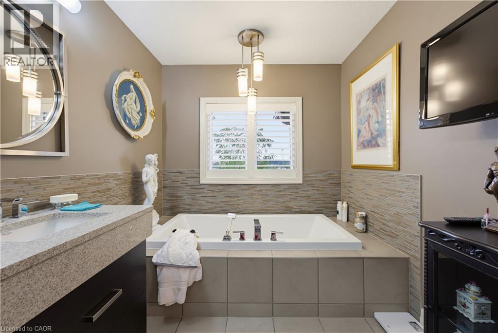 123 Oak Park Drive, Waterloo, Ontario  N2K 0B3 - Photo 23 - 40865424