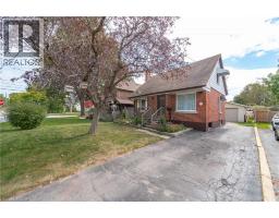<div class="price">$399,900</div> 147 Glen Road, Kitchener<br><div style="margin-bottom:8px;"><small>Royal LePage Wolle Realty</small></div><div class='bed_bath'>3 Bed | 1 Bath</div>