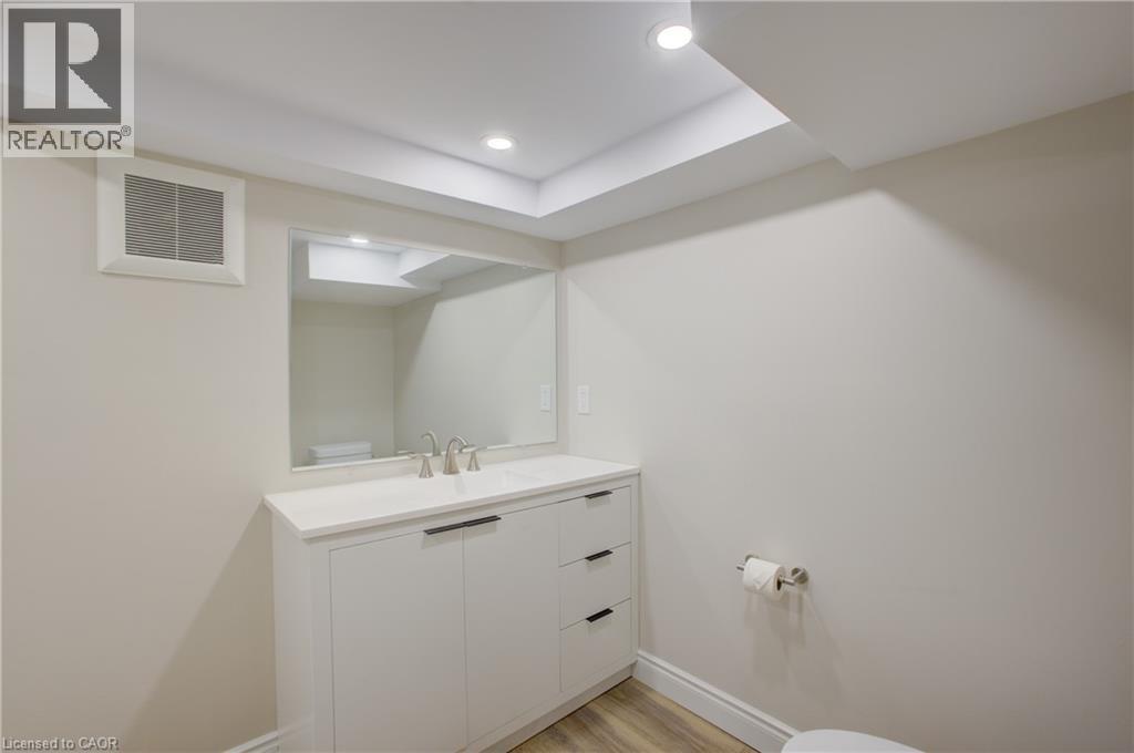 24 Valewood Place, Kitchener, Ontario  N2H 4N6 - Photo 34 - 40871405